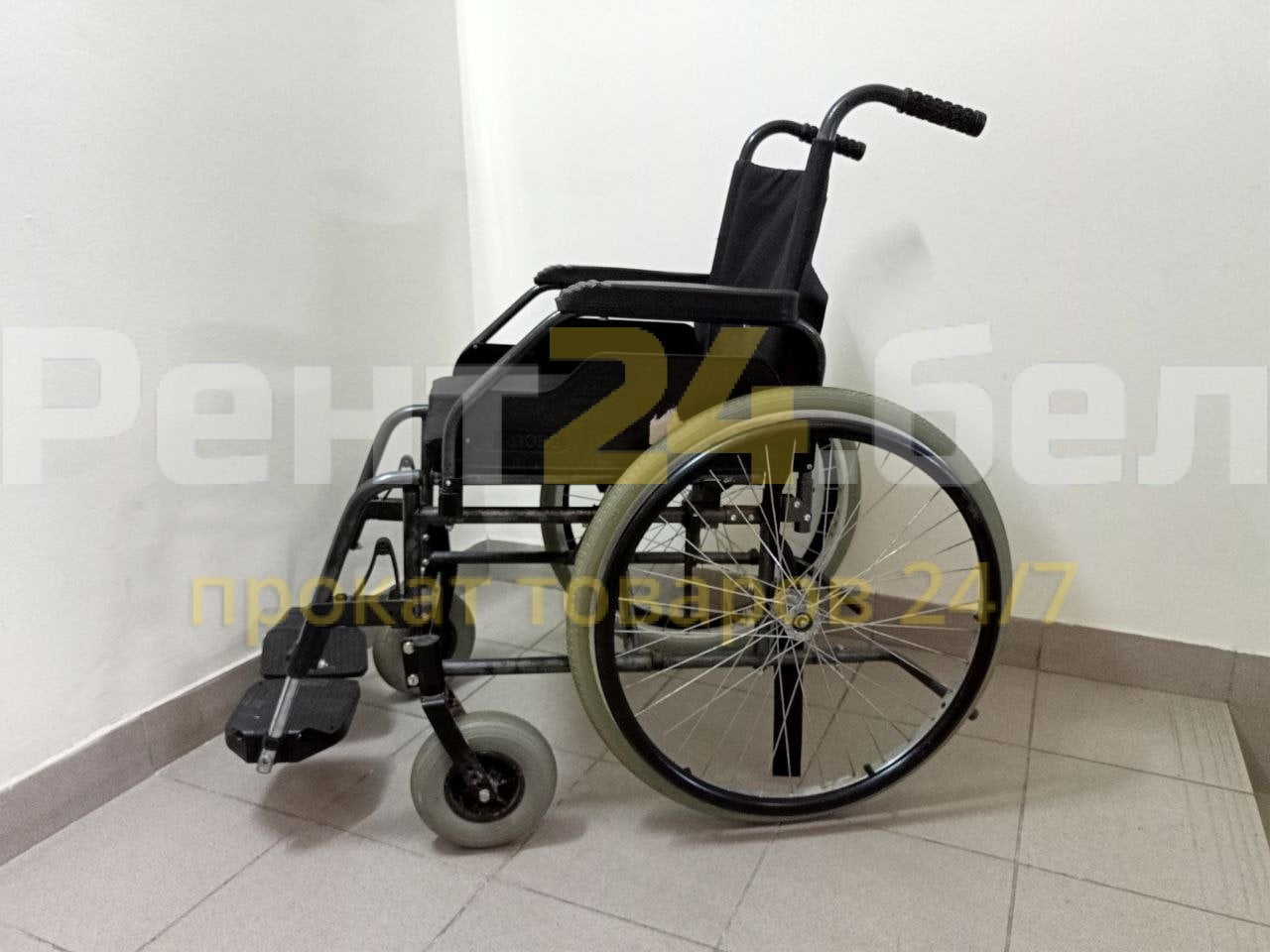 Коляска инвалидная прокат. Аренда кресла коляски. Фотография с левой стороны.